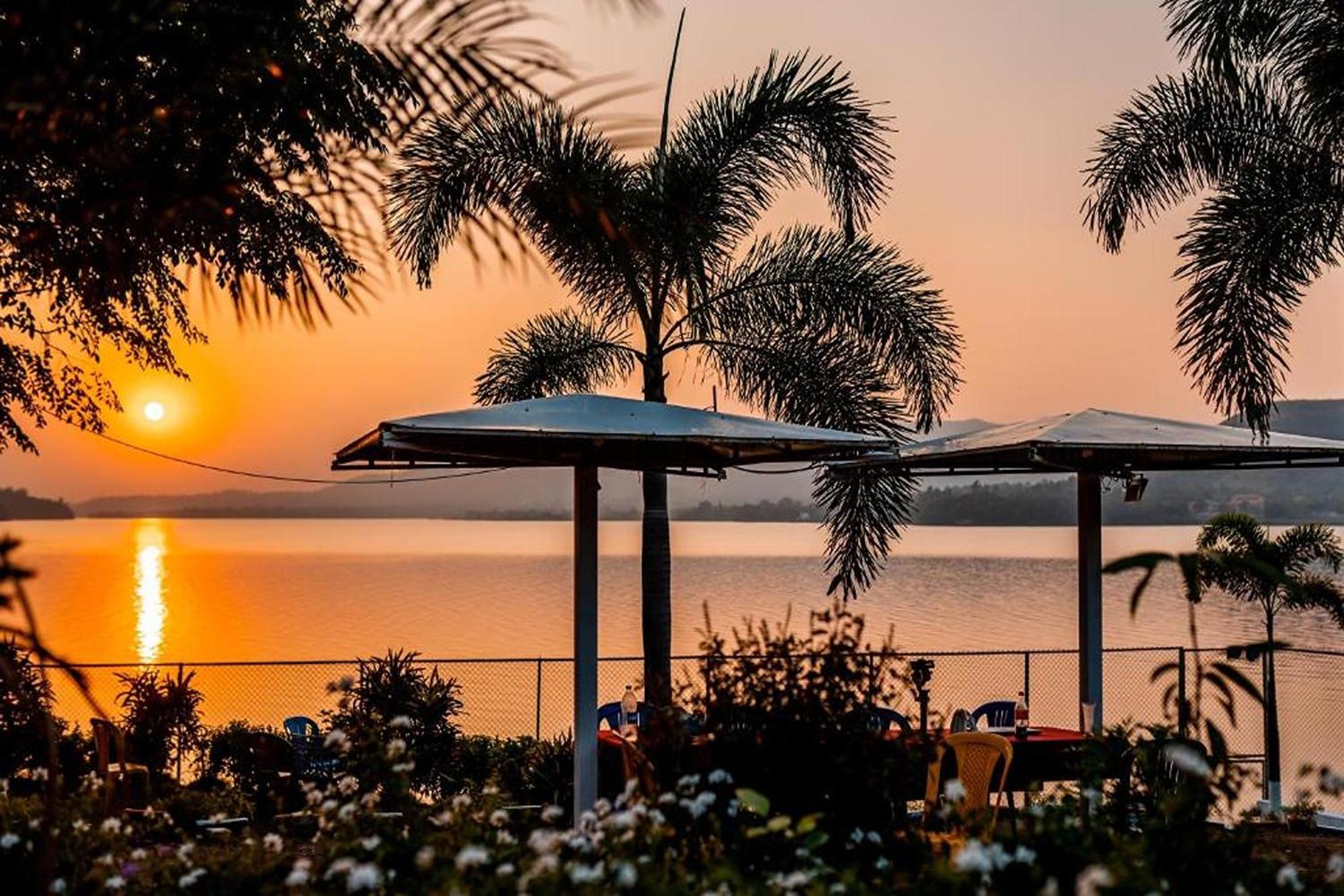 Sunshine Resort Poona Buitenkant foto