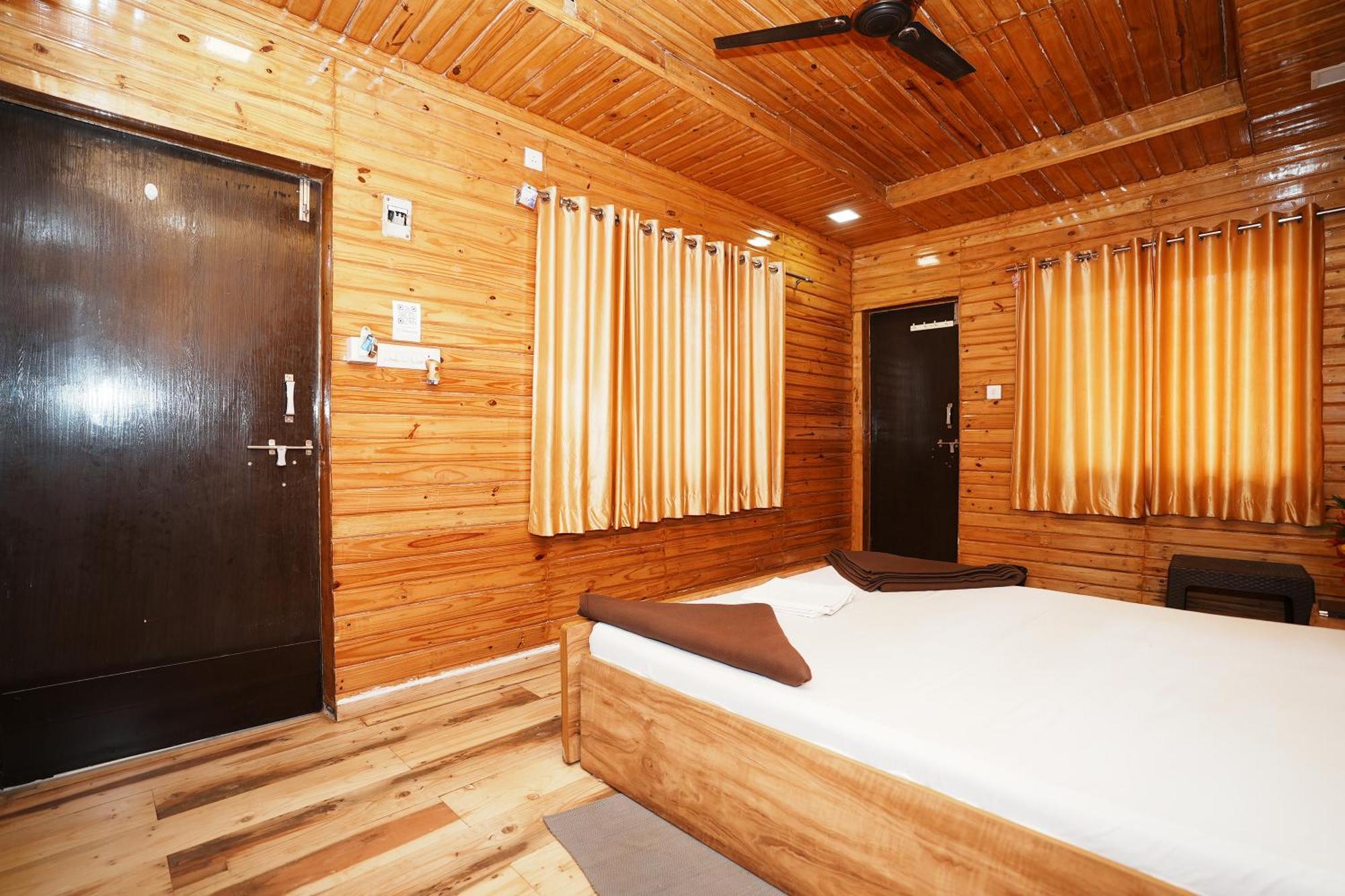 Sunshine Resort Poona Buitenkant foto